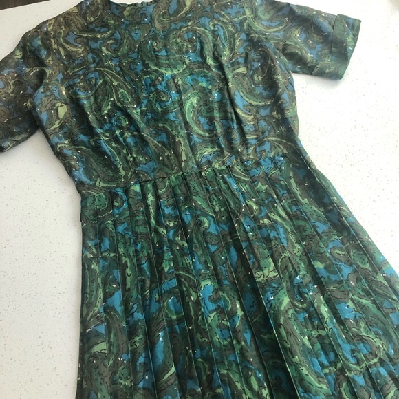 Vintage 50’s Pleated Green Paisley Dress - Picture 1 of 3